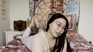Gadis Tionghoa Imut Bergairah Saat Membuat Video Masturbasi untuk Kami