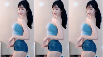 Cô nàng Trung Quốc uốn éo quyến rũ khiến các anh phát cuồng