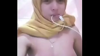 Hijaber yang Menggoda dan Penuh Nafsu