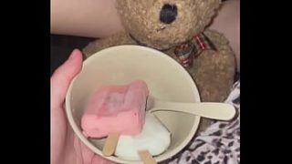Makanan di Kemaluan Perempuan – Fetish Mesum – Video Porno Remaja Arab – Masturbasi Aneh Perempuan – Arab Saudi – Amatir Terbaik – Putih Salju Arab di Los Angeles – Amerika Serikat – ASMR – Porno Arab dengan Makanan – Kompilasi Fetish Gila – USA