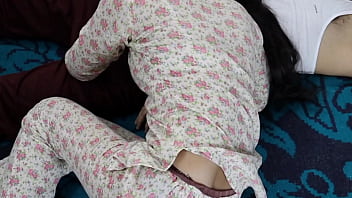 Gairah Keluarga India yang Menggoda dalam Video Porno Desi HD Berbahasa Hindi