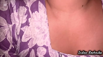 Gadis desi Bhojpuri dalam suasana mesum, ngomong kotor dan pengen kontol item gede buat memek ketatnya yang cantik. Reaksi epic pas dikentot, video homemade asli full bahasa Hindi.