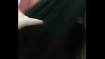 Gadis Asia Berpayudara Besar Menggoda Saat Live