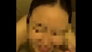 Mengerang di Ranjang, Kontol Besar Menggila di Memek Sempit Gadis Berjilbab