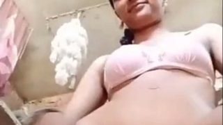 Bhabhi Terseksi dengan Adegan Panas di XVideos