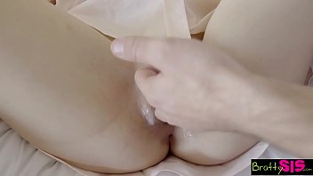Bratty – Aku Meniduri Adik Tiriku di Ranjang Orang Tua Kami