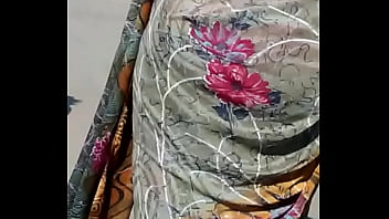 Goyang Pantat Seksi di Balik Sari