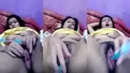 Gadis Berbodi Seksi Menggoda dengan Getaran Nikmat