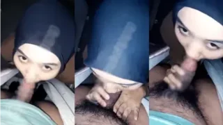 Gadis Berkerudung Gelap Menggairahkan di Balkon