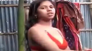 Gadis ini merekam video mesum panasnya untuk pacar, gaya desi Bangla yang menggoda