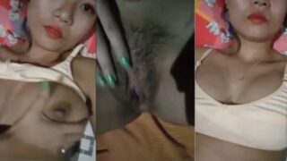 Gadis kampus genit meremas memek basah di depan pacar Nepal