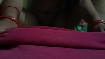 Desi bhabhi India maincuri main dengan tetangga dan naikinya dengan ganas hingga memuncrat di dalam