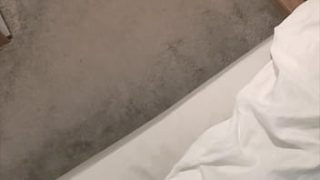 Mertua Mengintip Aksi Mesra Kami di Balik Pintu