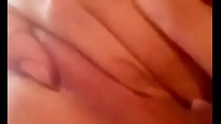 Mi puta me envía un video ardiente masturbándose y pidiendo verga
