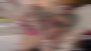 Percobaan Baju Natal Ibu Tiri yang Menggoda Berujung Pada Pengejaran Liar dan Ejakulasi Anak Tirinya