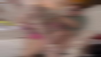 Percobaan Baju Natal Ibu Tiri yang Menggoda Berujung Pada Pengejaran Liar dan Ejakulasi Anak Tirinya