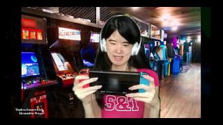 Gadis Gamer Asia Telanjang Dada