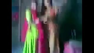 Kesenangan Lesbian Desi yang Menggoda
