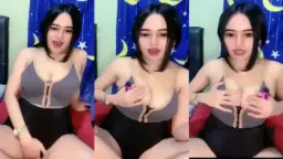 Arum yang Cantik dan Mulus dengan Tubuh yang Menggoda