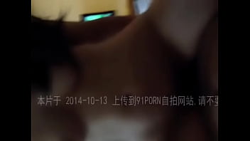 Amatir Asia Cina menunggang dengan gaya koboi yang menggoda