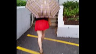 Gadis Asia Menggoda dengan Rok Mini yang Sengaja Pendek