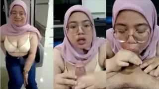 Cewek Berjilbab Ngesot Batang Om-Om Sampai Teler