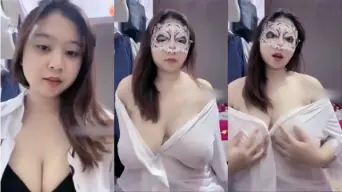 Cewek Seksi Baju Transparan Tampil Hot di Live Streaming