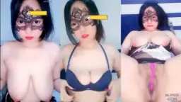 Claudya Mengangkang dengan Genit, Menggoda dan Menggairahkan
