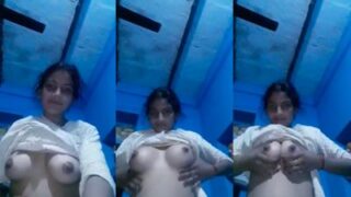 Gadis Bihari seksi memamerkan payudara kencangnya untuk kekasih yang mendambakan
