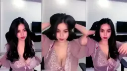 Gadis Cantik dengan Belahan Dada yang Menggoda