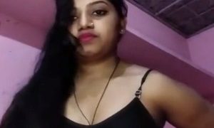 Gadis desi polos mandi telanjang berfoto selfie