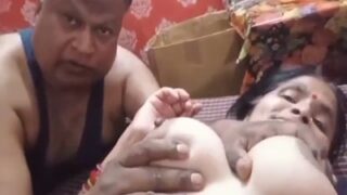 Nenek Genit Menggoyang Tetangga di Video Mesum