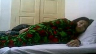 Pasangan mesra merekam adegan panas mereka di Bangladesh