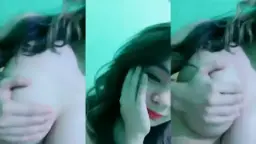 Payudara Montok Dedek Theresya Tampil Penuh Wajah Menggoda