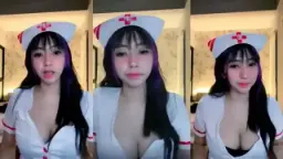 Rianti Suster Seksi Menggoda, Belahan Dada Mengintip di Balik Baju Ketat