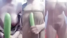 Sinta Menggoyang Tubuh Telanjang di Live Streaming