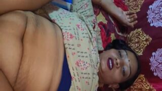 Suami Bangunkan Istri dan Rekam Adegan Mesra Mereka yang Menggoda