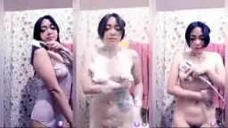 Tayangan Panas Miss Vie Mandi Telanjang di Mango Live