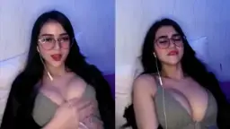 Toge Mendesah Nikmat, Selebgram yang Tampak Suci tapi Menggoda