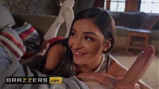 Remaja Suka yang Besar – (Emily Willis, Danny D) – Latihan Bikin Pelacur Sempurna – Brazzers