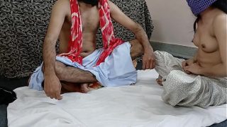 Dhongi Baba Ne Sari Ma Ko Chodte Hue Choda, Poori Web Series HD Mein