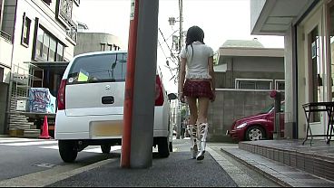 Tiga Badan Bergoyang: Jepang Kurus Digilas Dua Lelaki