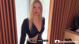 Gadis Rusia panas melahap batang kerasku dengan penuh gairah