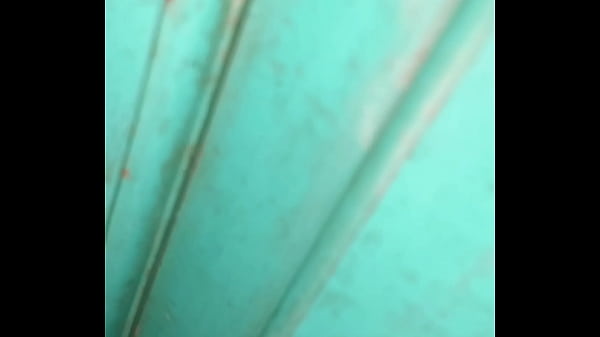 Mengintip istri tetangga kos yang sengaja tak mengunci pintu saat suaminya pergi, lalu diajak bercinta