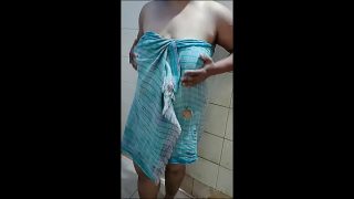 Desi Bhabi Baru Menikah Mandi Telanjang dengan Gaya Liar dan Menggoda