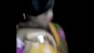 Gadis desi pemalu, dadanya montok diisap dengan penuh nafsu