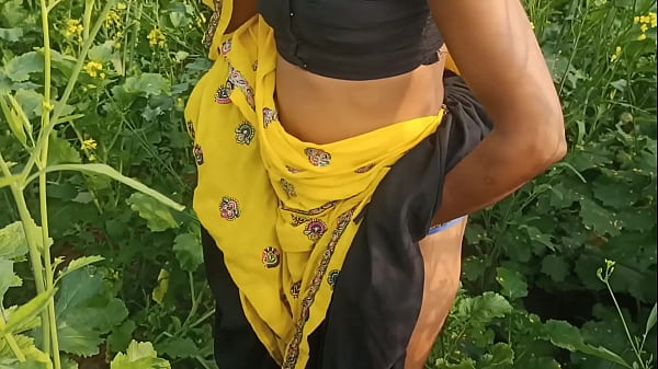 सरसों के खेत में ममता को उसके पति ने मौका देखकर जबरदस्त जंगली चुदाई दी, बाहर खुले में साफ हिंदी आवाज में