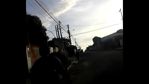 Lidi yang Menggoda dengan Langkah Menggairahkan