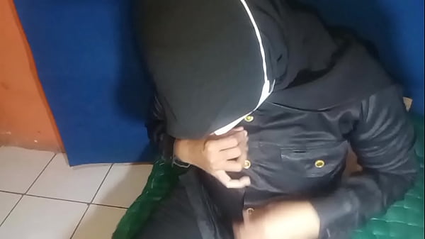 Satpam Wanita Sange Goyang Paha Sampai Muncrat Deras