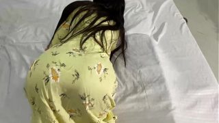 Saat tukang susu menagih bayaran, nyonya rumah malah telanjang dan menawarkan pantatnya untuk ditusuk (SEKS ANAL)